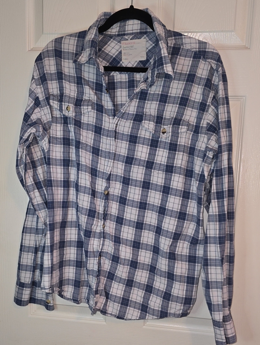 Vintage Wrangler Navy and White Plaid Casual Button-Down Shirt